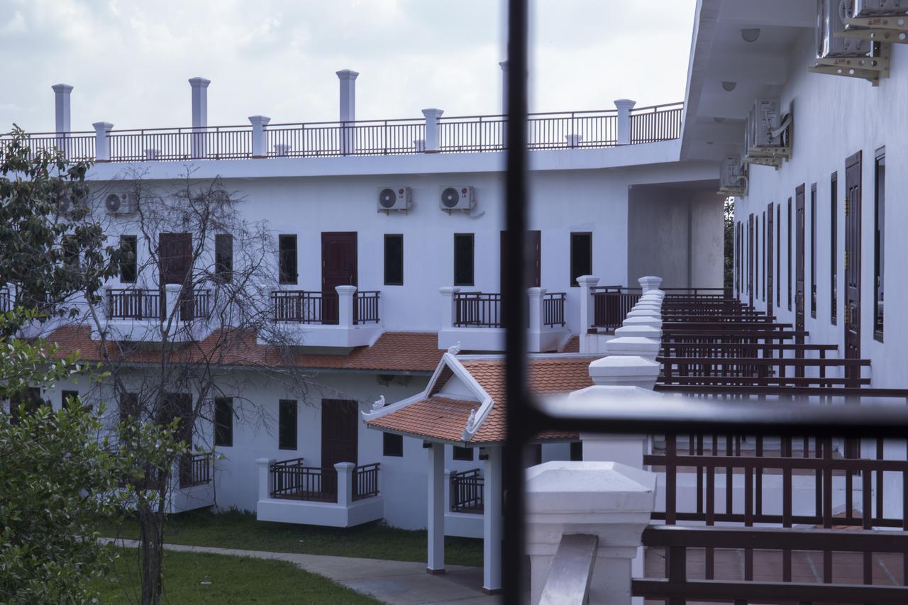 Samrith Hotel Kâmpóng Thum Екстериор снимка