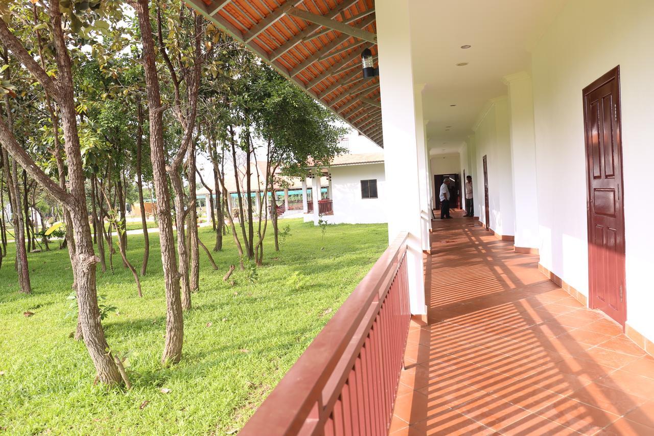 Samrith Hotel Kâmpóng Thum Екстериор снимка